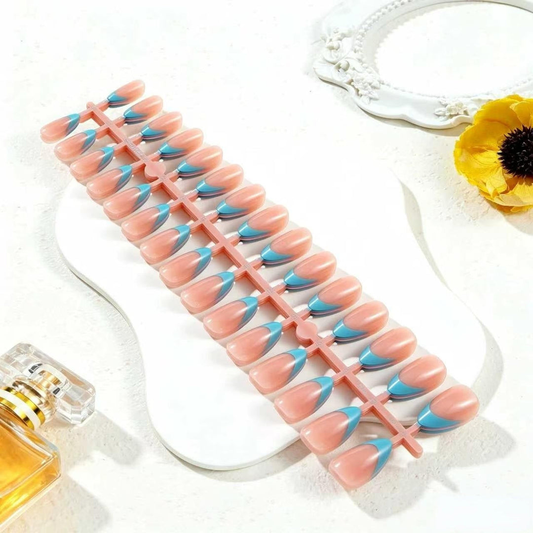 Get an instant manicure with these decorative women's press-on nail tips. Easy to apply fake nails for beauty.
