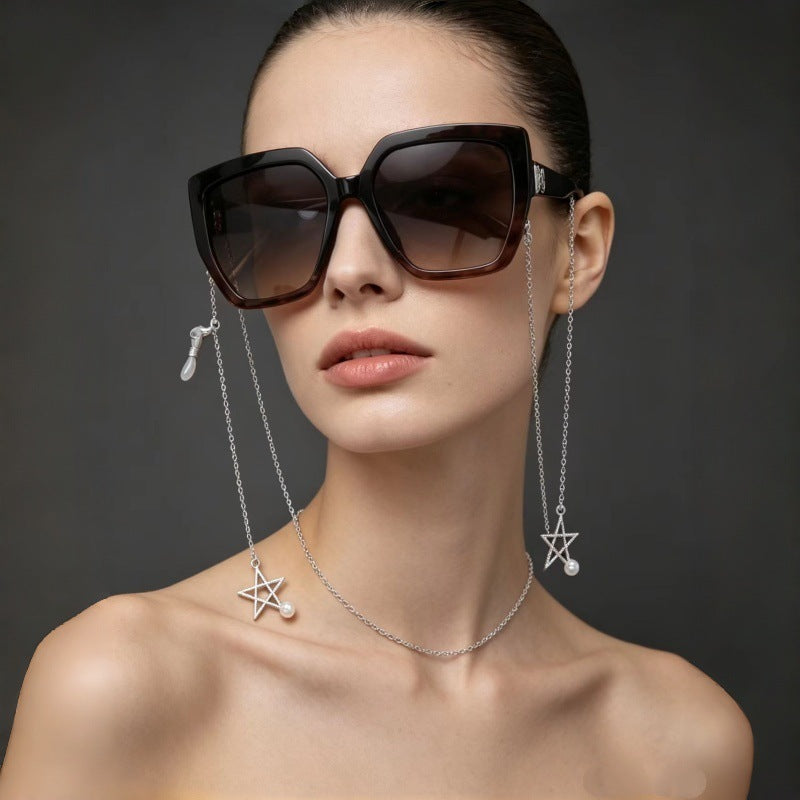 Women's designer oversized sunglasses with UV400 protection, perfect for stylish summer fashion.