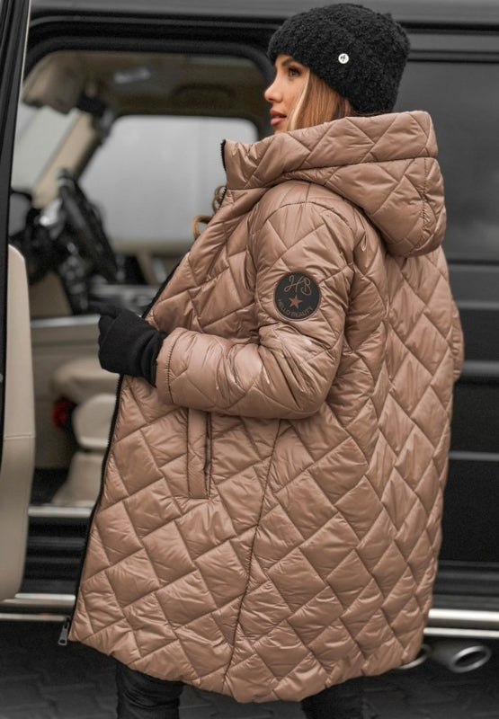 Comfortable women's diamond quilted hooded jacket, a must-have for everyday outerwear and warmth.