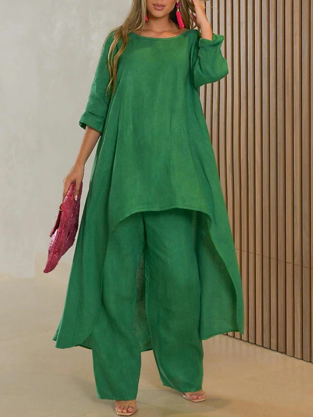 Comfortable women's two-piece lounge set. Features a relaxed long-sleeve top and wide-leg pants.