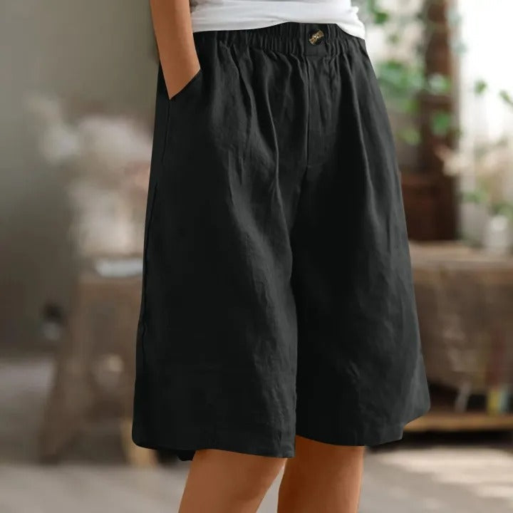 Women's casual summer shorts with elastic waist & practical pockets. Perfect for comfort & travel.