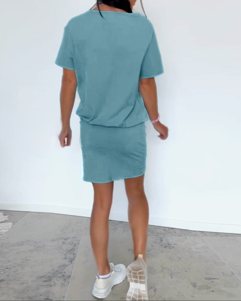Modern women's elegant dress with a flattering fit, suitable for everyday style and comfort.