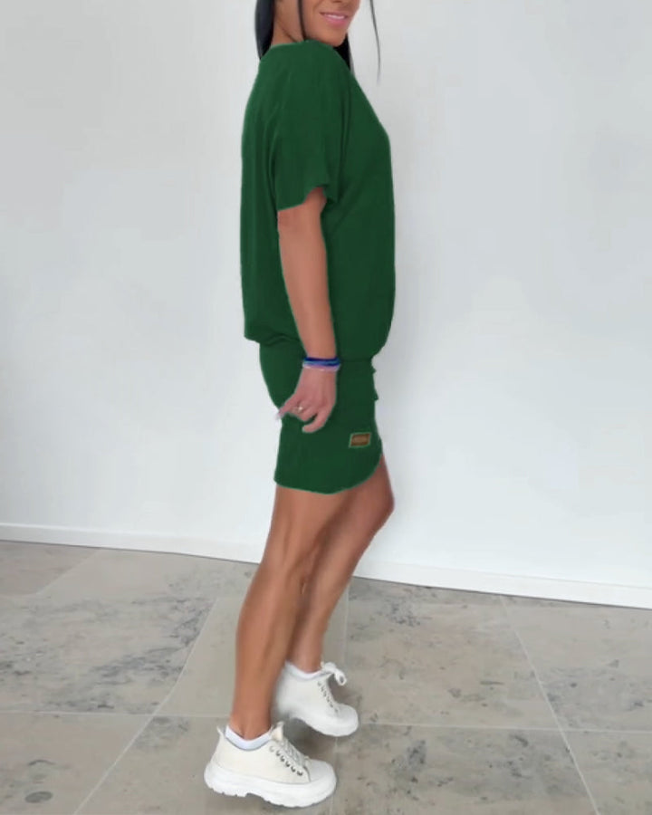 Casual women's dress, effortlessly chic and comfortable for any occasion. Versatile day-to-night wear.