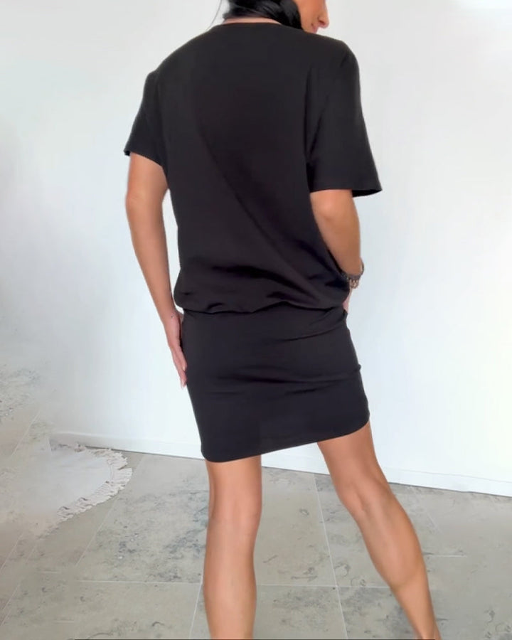 Flattering women's dress with an effortless design, ideal for casual elegance and modern women.