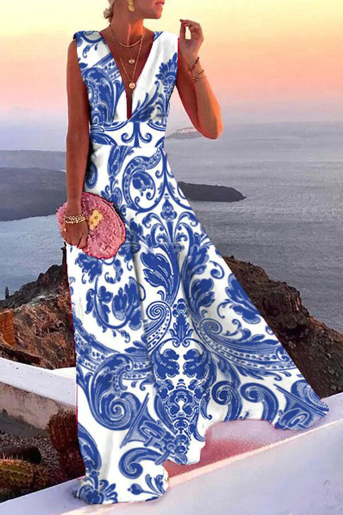 Chic women's short flowy summer dress offers ultimate comfort & effortless style. Great for casual outings & beach days.