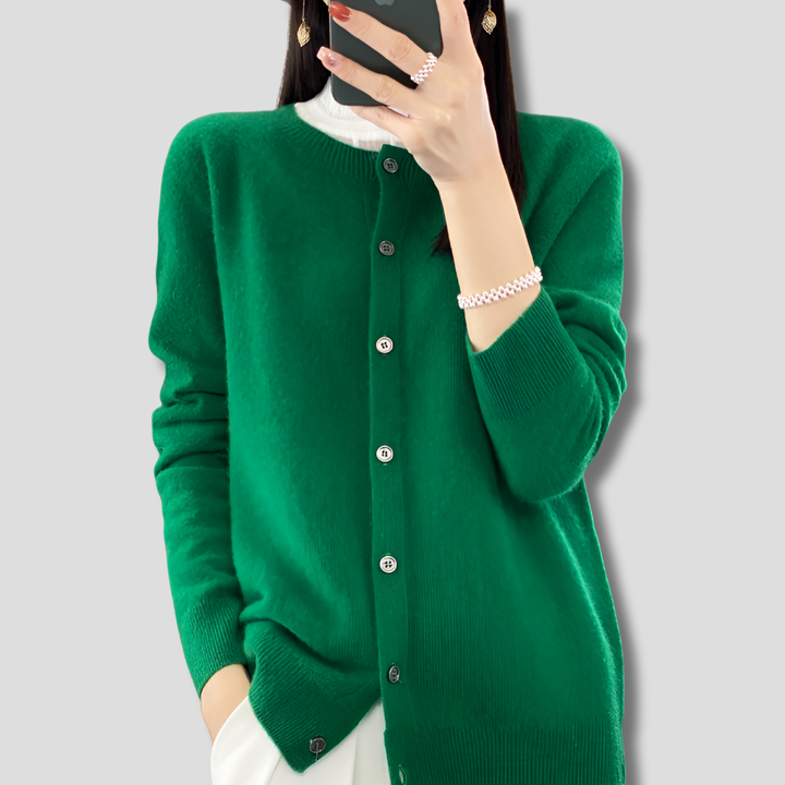 Stylish women's O-Neck cardigan, relaxed fit for everyday comfort. Cozy knit, long sleeve, perfect for fall outfits.