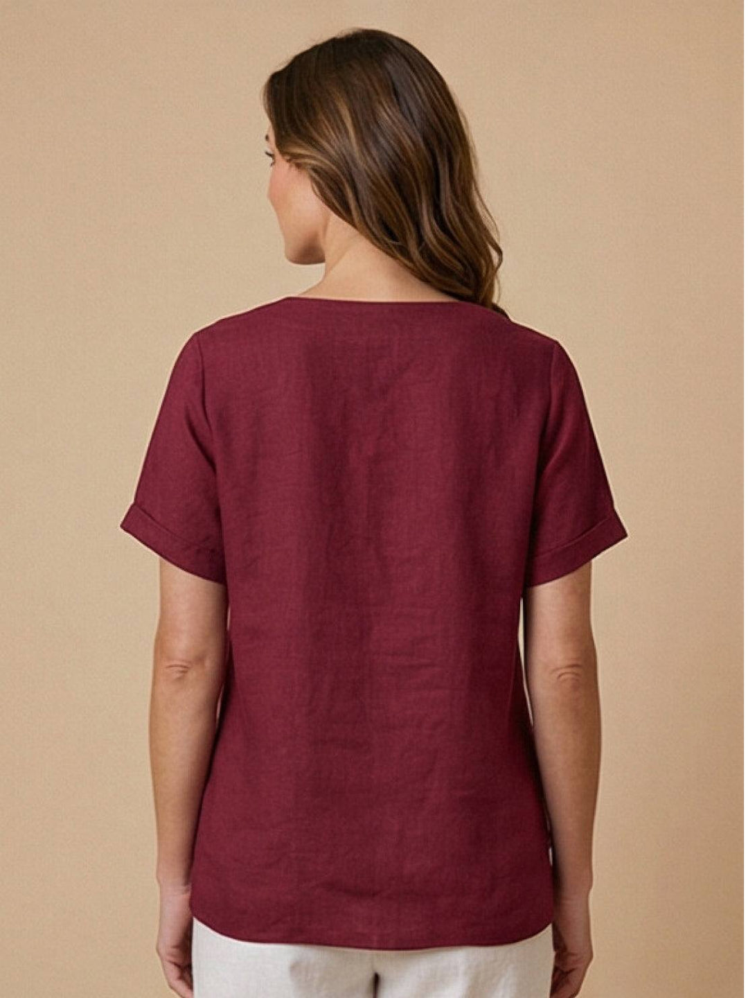 Stylish women's everyday blouse, button-up, short sleeve, for summer.