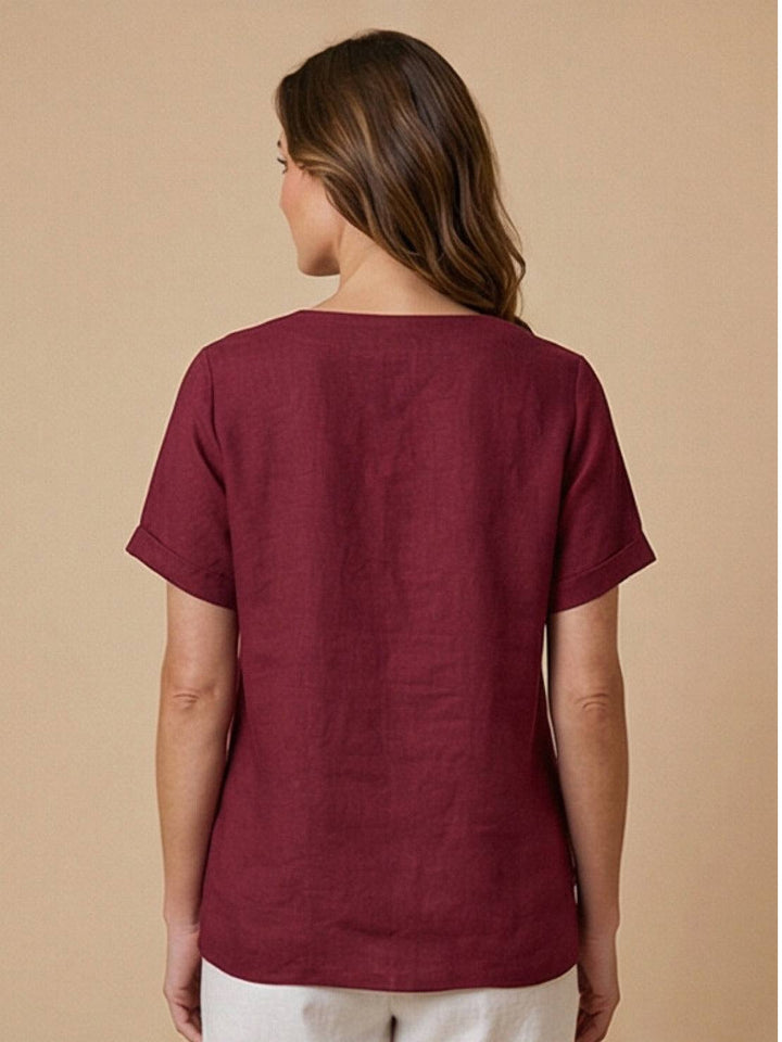 Stylish women's everyday blouse, button-up, short sleeve, for summer.