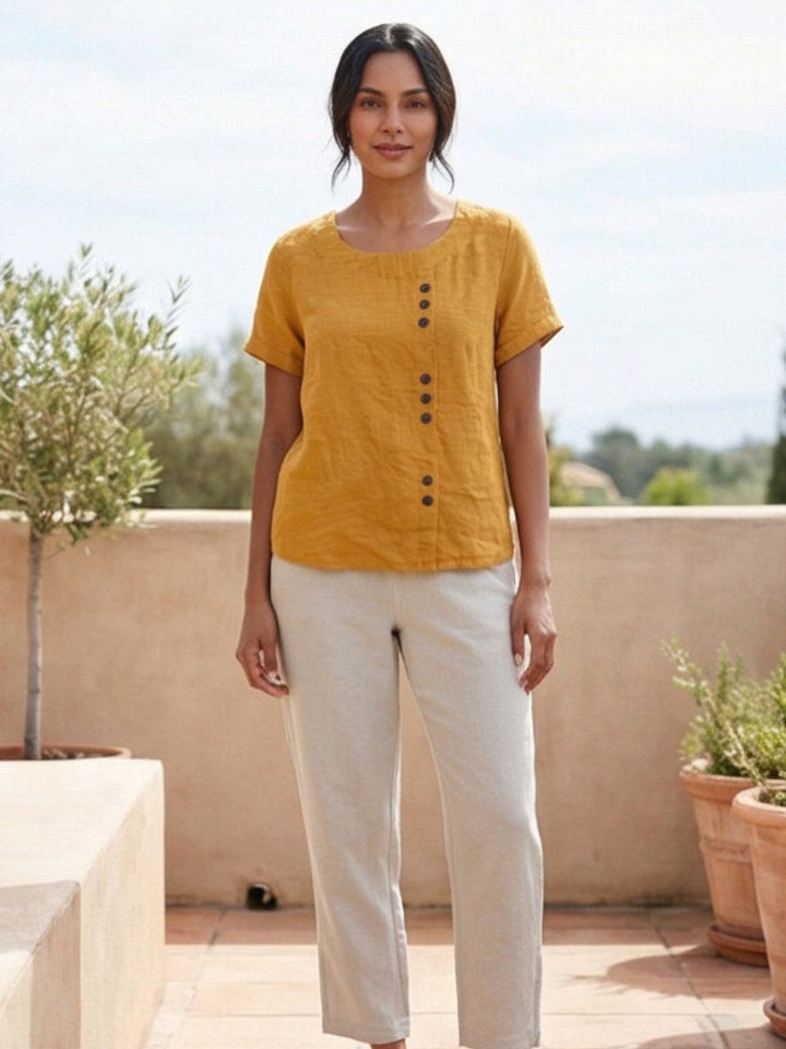 Casual women's short sleeve blouse, round neck and loose fit for summer.