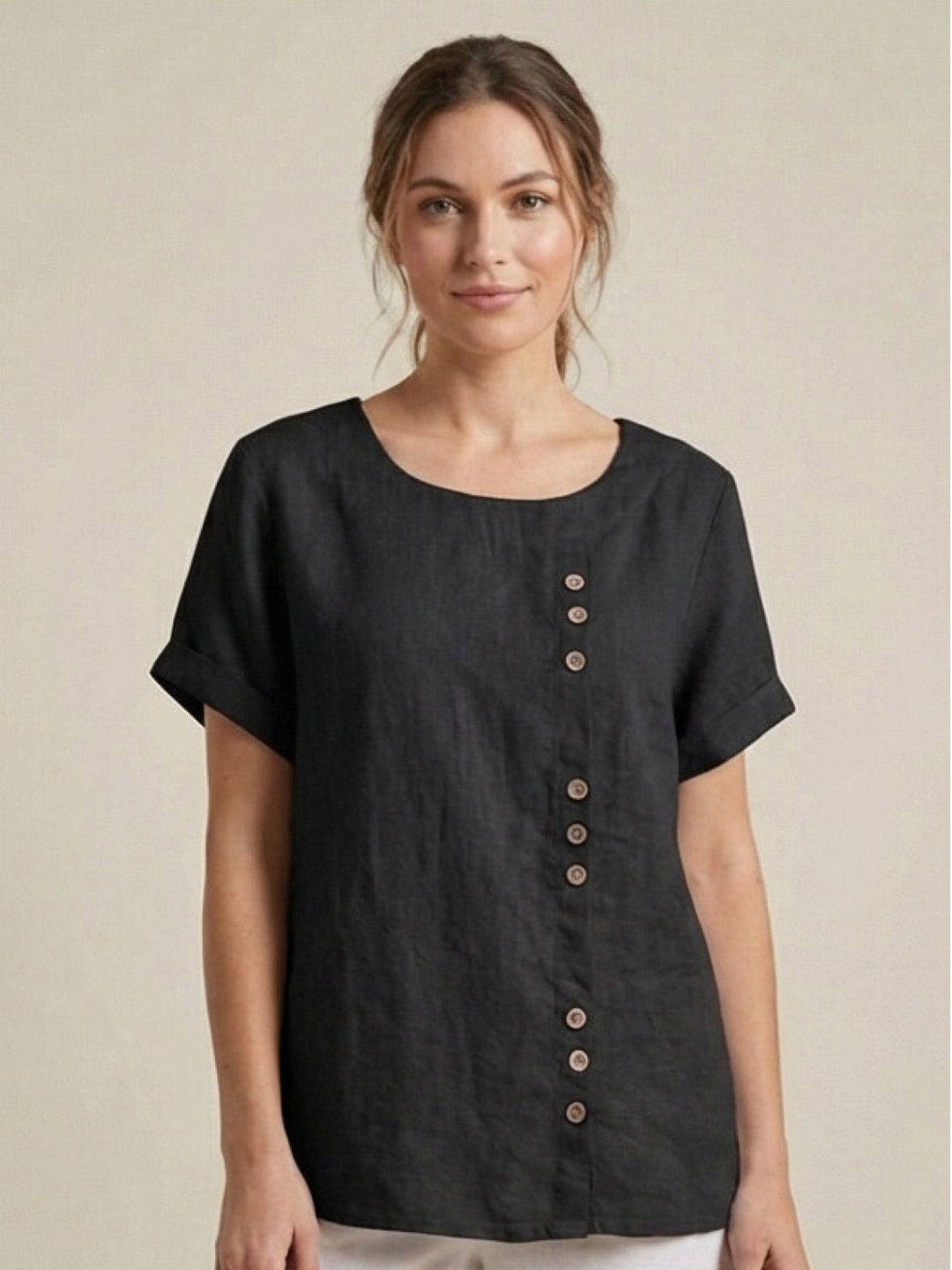 Loose fit women's short sleeve top, casual and comfortable for summer.