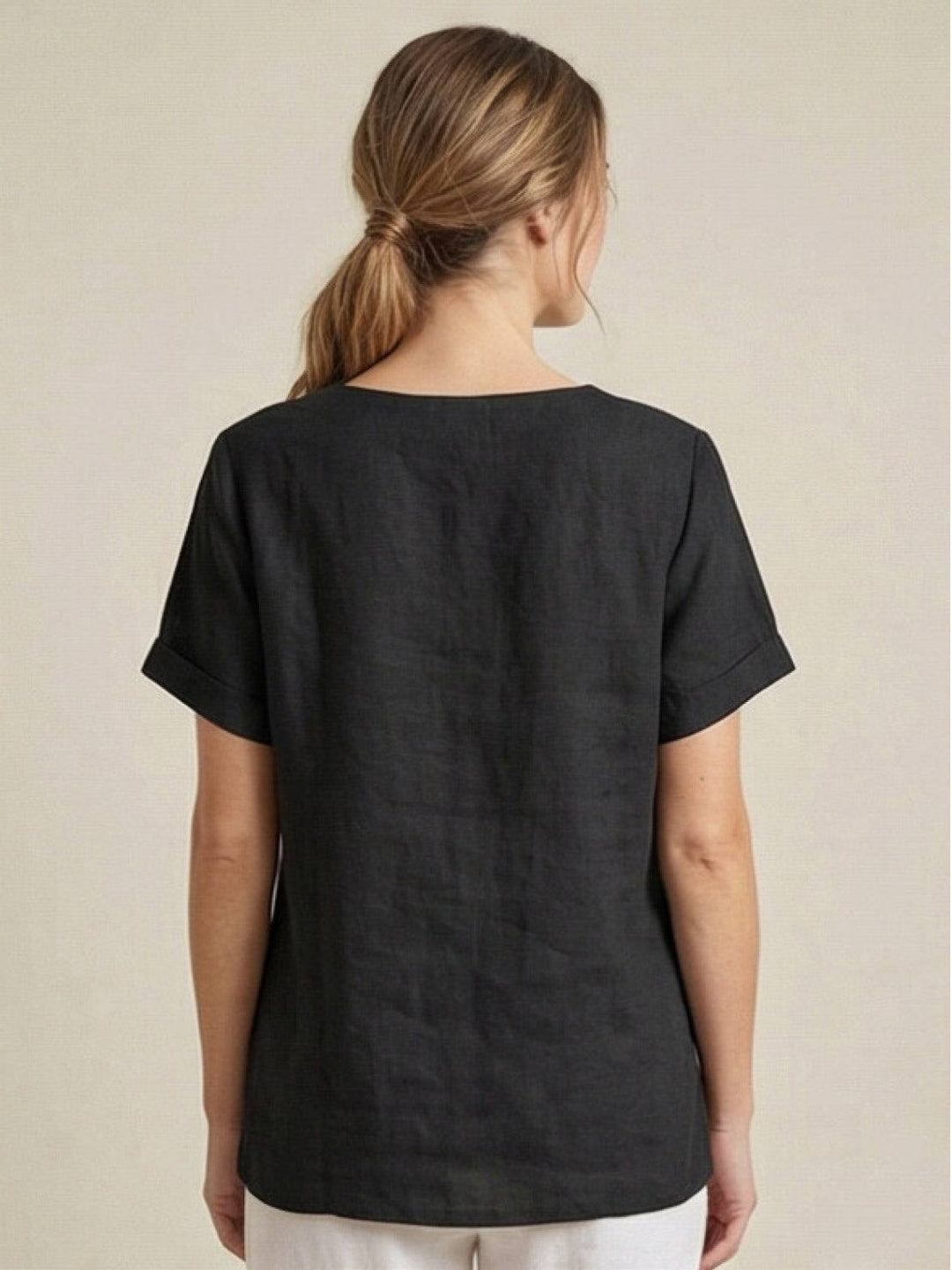 Versatile women's round neck blouse, effortless for summer wear.