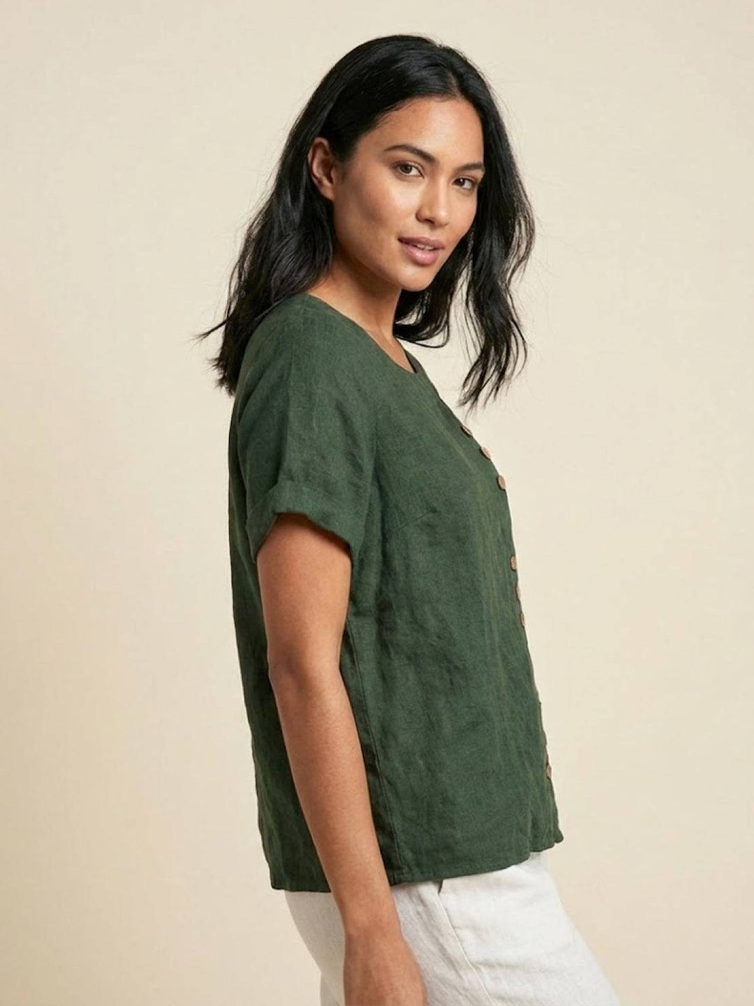 Effortless women's round neck blouse with buttons, great for summer casual outfits.