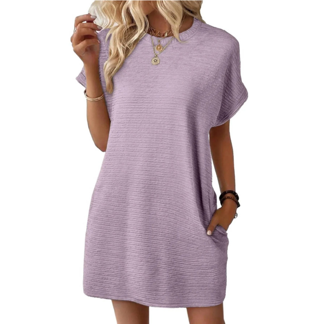 Casual women's round neck summer dress with a flowy silhouette. Versatile midi length for comfortable everyday wear.