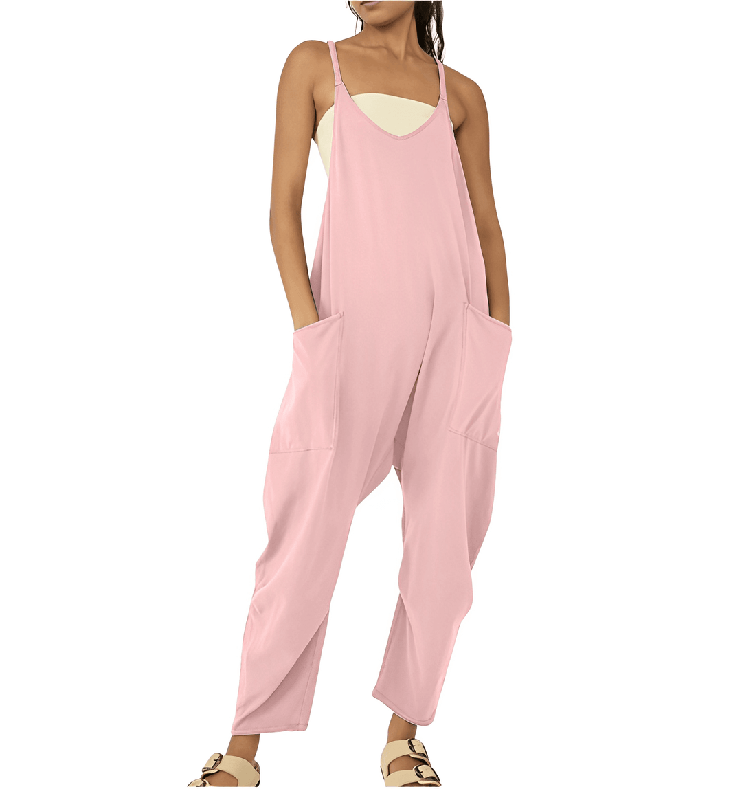 Trendy women's sleeveless jumpsuit, a versatile summer outfit with practical pockets.