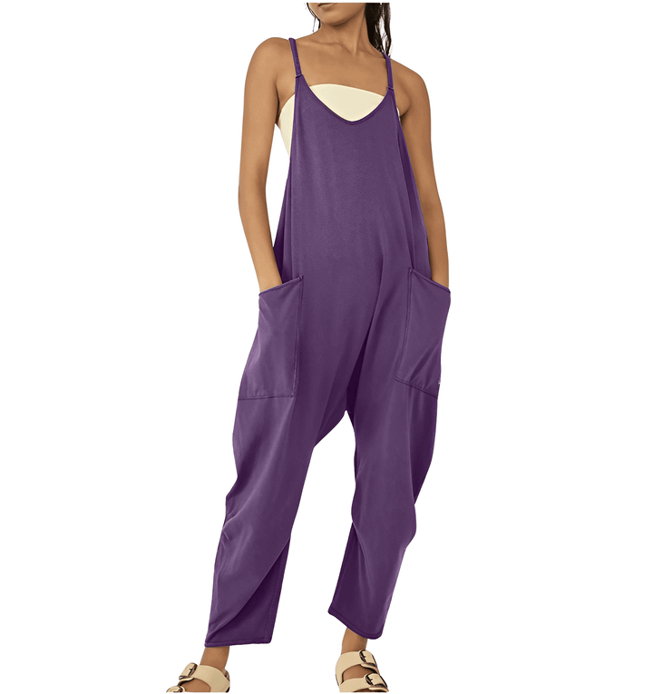 Easy-to-wear women's sleeveless jumpsuit, a comfortable one-piece garment with essential pockets.