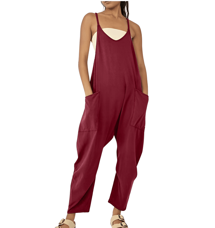 Modern women's sleeveless jumpsuit, blending comfort and style with convenient side pockets.