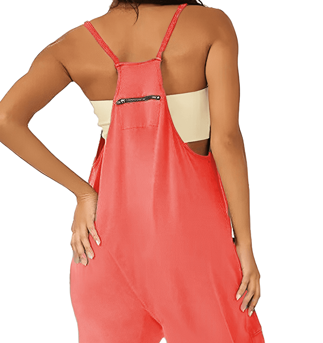 Elegant women's sleeveless jumpsuit, ideal for casual outings, featuring a relaxed fit and pockets.