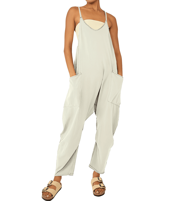 Comfortable women's one-piece jumpsuit, sleeveless design with spacious pockets for essentials.