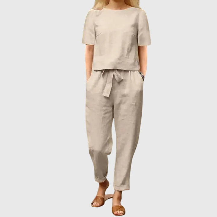 Stylish women's summer co-ord set. Fashionable two-piece outfit for a chic, casual warm-weather look.