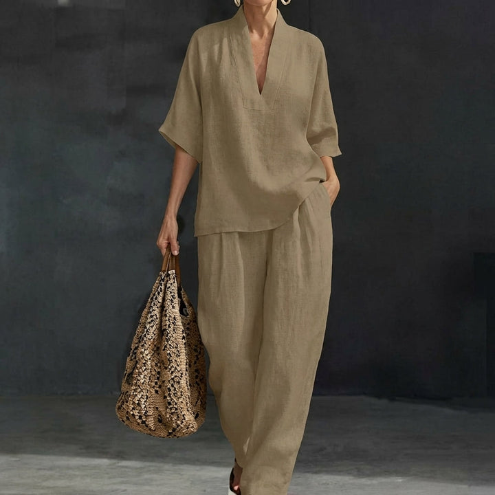 Effortless women's two-piece set, a stylish combination of top and wide-leg trousers for versatile everyday clothing.