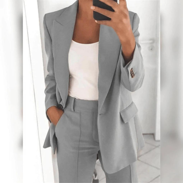 Chic women's two-piece suit, a versatile & sophisticated elegant outfit for professional women's fashion.