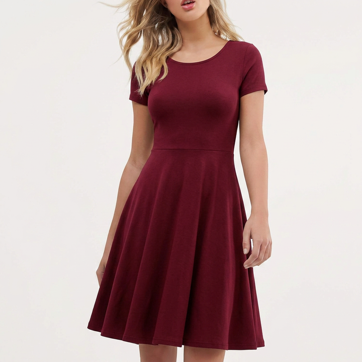 Timeless women's A-line summer dress, elegant for parties or casual outings. Features a bow detail and short sleeves.