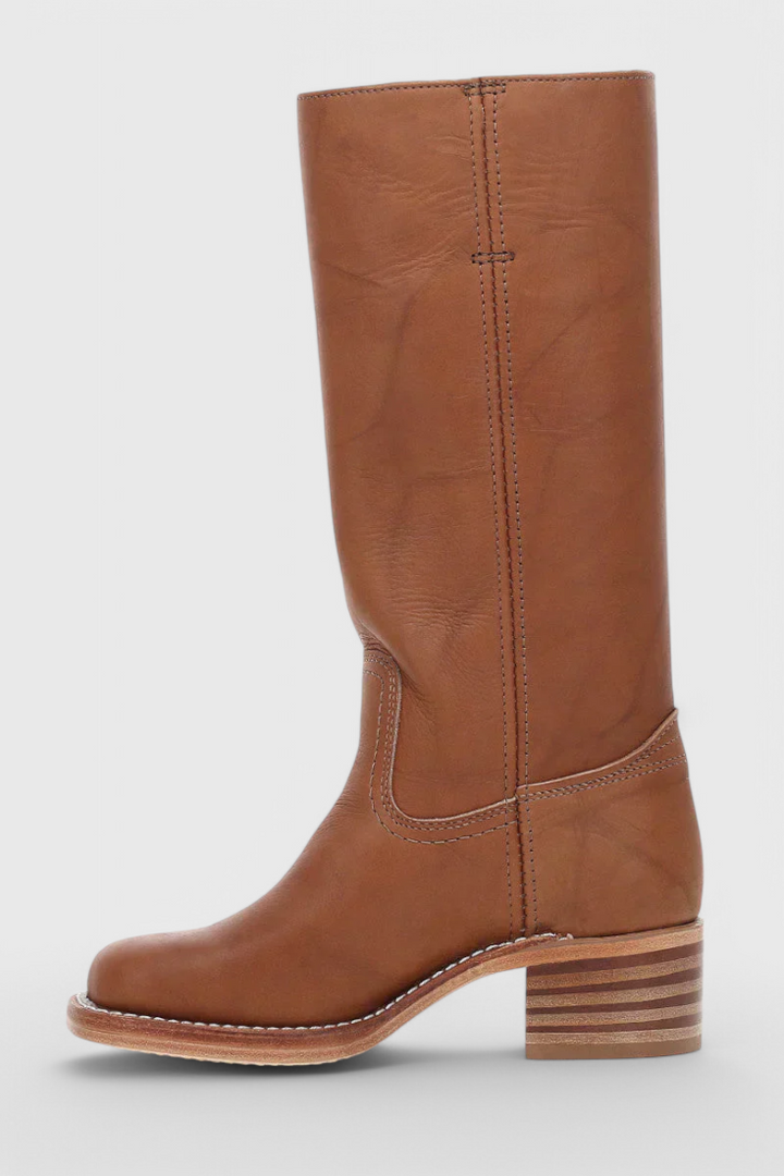 Ladies' black knee-high fashion boots, heeled design for an elegant and sophisticated silhouette.