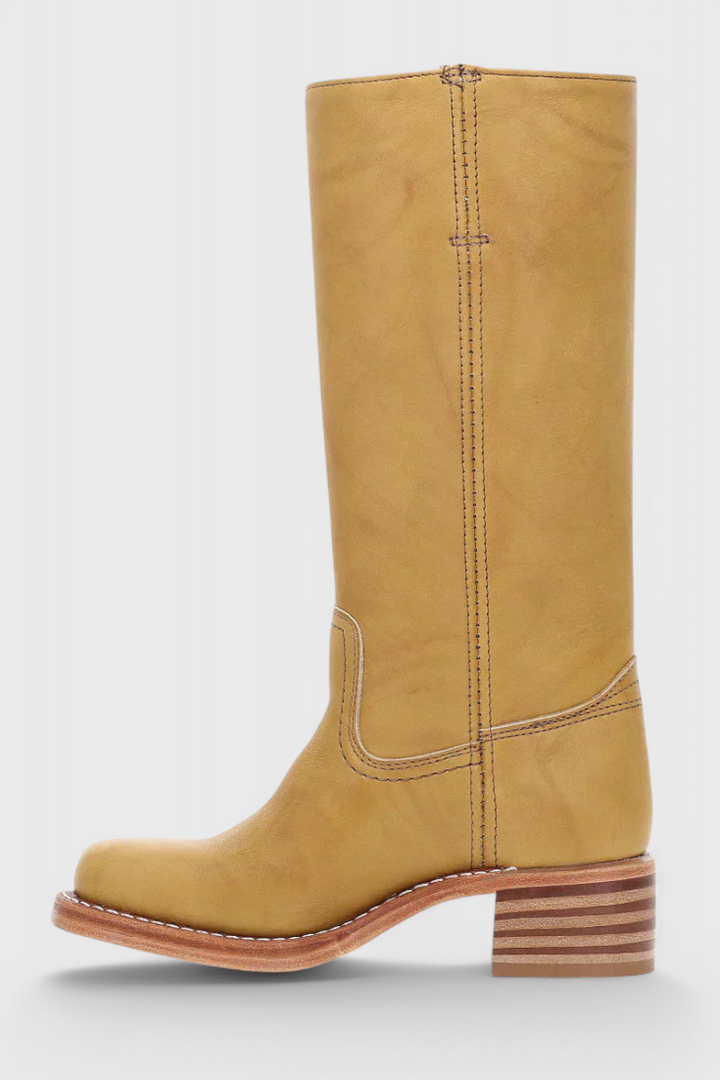 Elegant black knee-high boots for women, heeled, perfect for a refined and polished look.