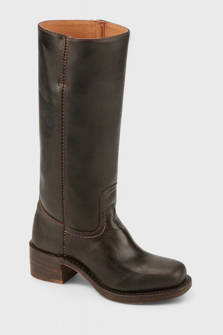 Ladies' fashionable leather knee-high boots, classic heel for a sophisticated and timeless style.