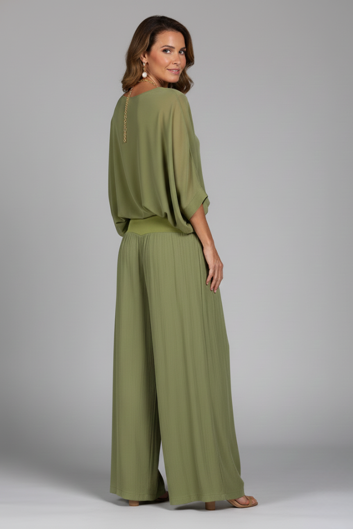 Fashionable women's elegant chiffon two-piece wide-leg set, a chic summer outfit.