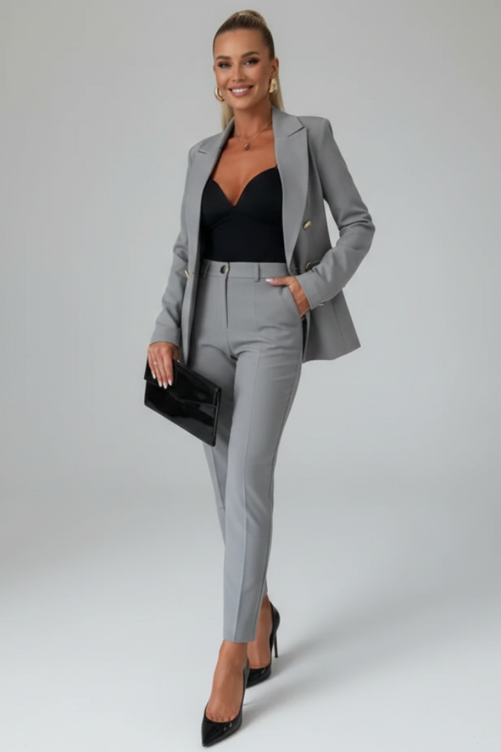 Business-ready double-breasted women's two-piece suit, tailored for a professional and stylish look.
