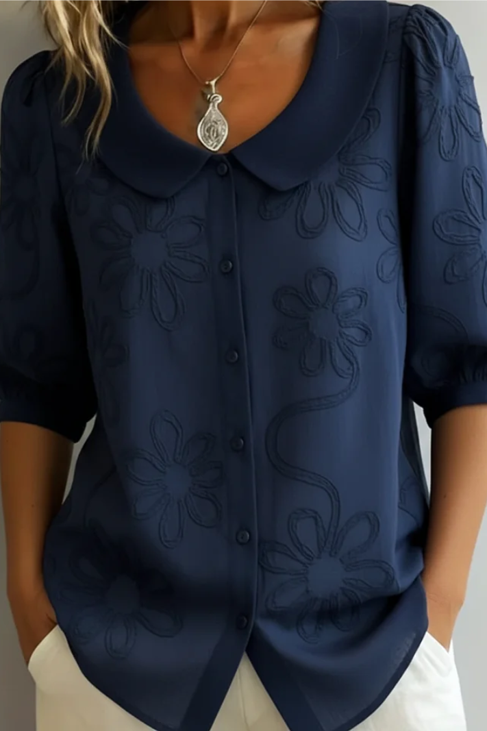 Stylish women's floral blouse, elegant print, relaxed fit for comfortable spring/summer fashion.