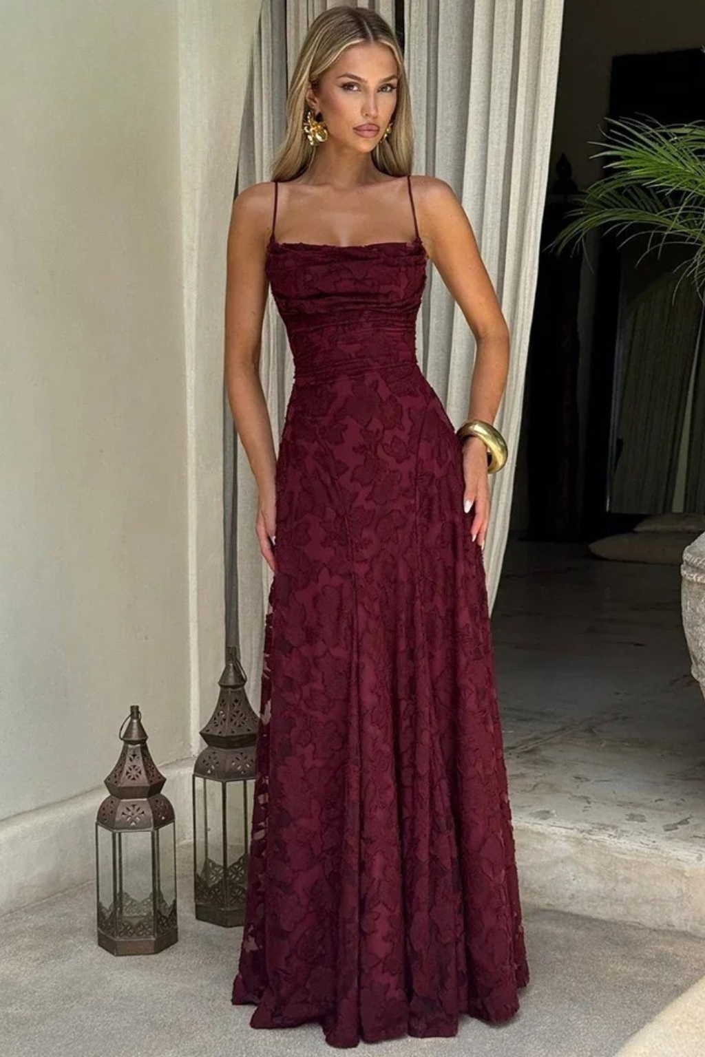 Elegant women's evening gown: floral jacquard maxi dress with a flattering lace-up back & sleeveless design.