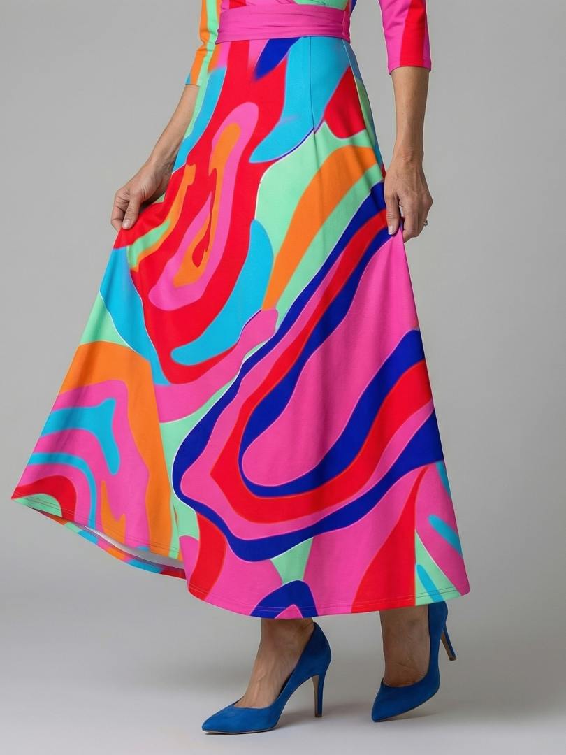 Versatile women's wrap midi dress, floral print, 3/4 sleeves, V-neck, defined waist for any occasion.
