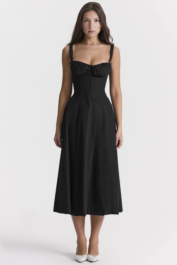 Figure-flattering women's floral waist-shaping dress, a stylish and comfortable summer midi.