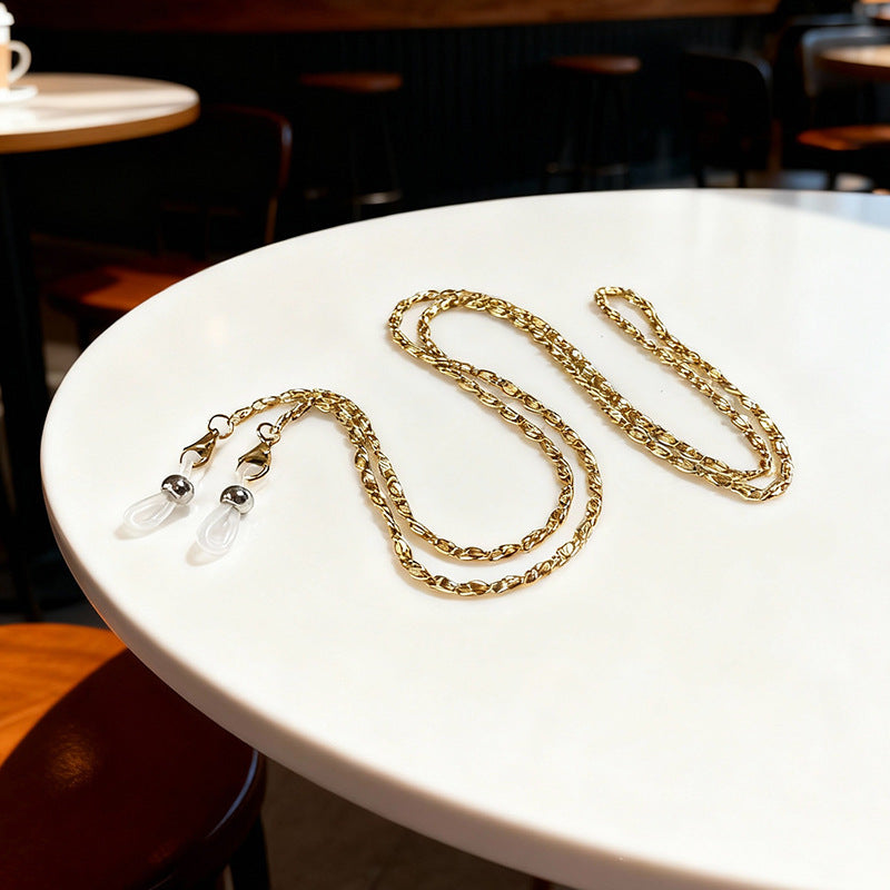 Chic metallic chain necklace for women, a versatile statement jewelry accessory.