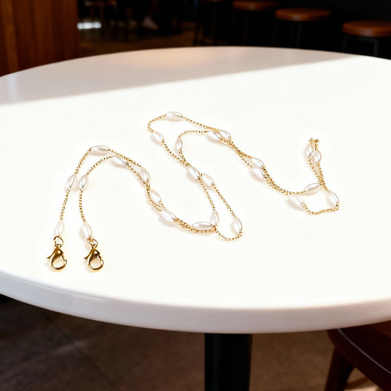 Women's elegant statement necklace featuring a multi-link chain design, a timeless accessory.