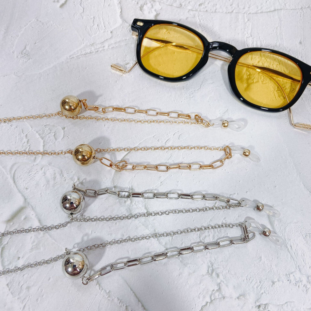 Fashionable women's gold-tone pendant necklace with a clear stone, an elegant gift for her, perfect for daily wear.