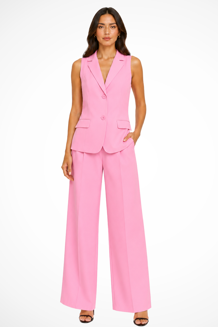 Sophisticated women's two-piece suit: halter neck waistcoat and flowing wide-leg pants. Ideal for an elegant look.