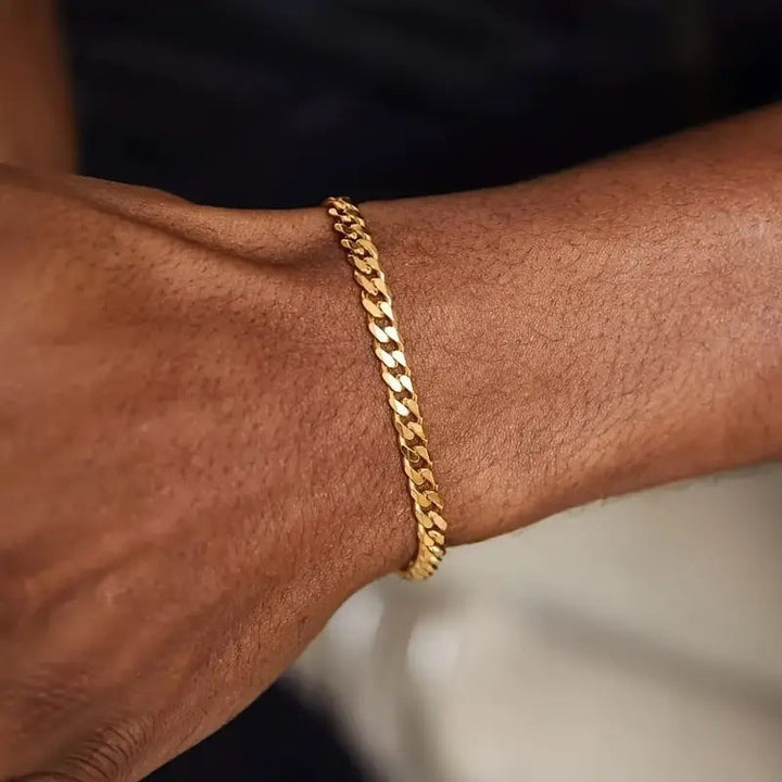 Adjustable gold chain layered bracelet set for women, featuring a blend of chunky and delicate links, stylish jewelry.