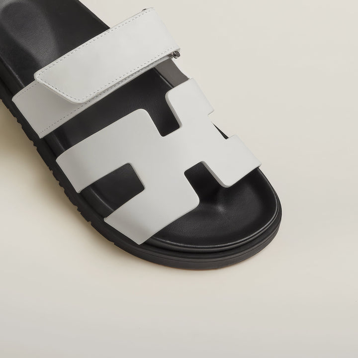 Women's comfy strap sandals for summer, featuring a modern, elegant design for versatile outfits.