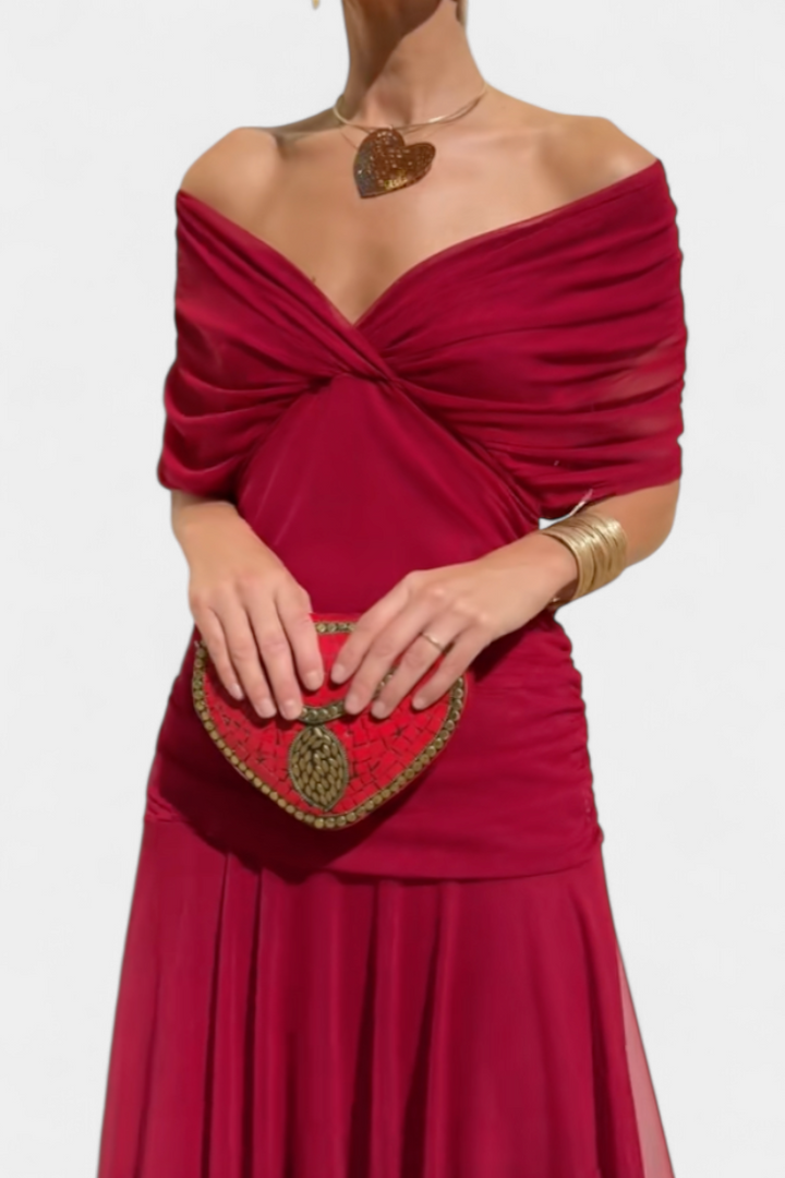 Fashionable women's off-shoulder maxi dress, with a beautiful colorful print, for evening elegance.