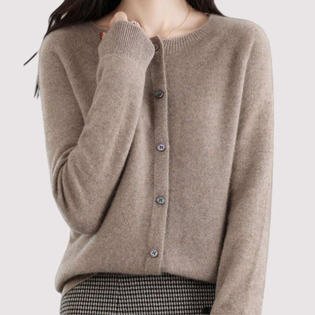 Modern women's elegant open-neck cardigan, perfect for a chic and comfortable look.