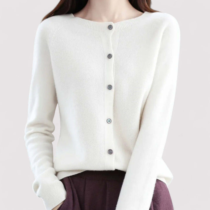 Chic women's open-front cardigan, combining comfort and style for daily wear.