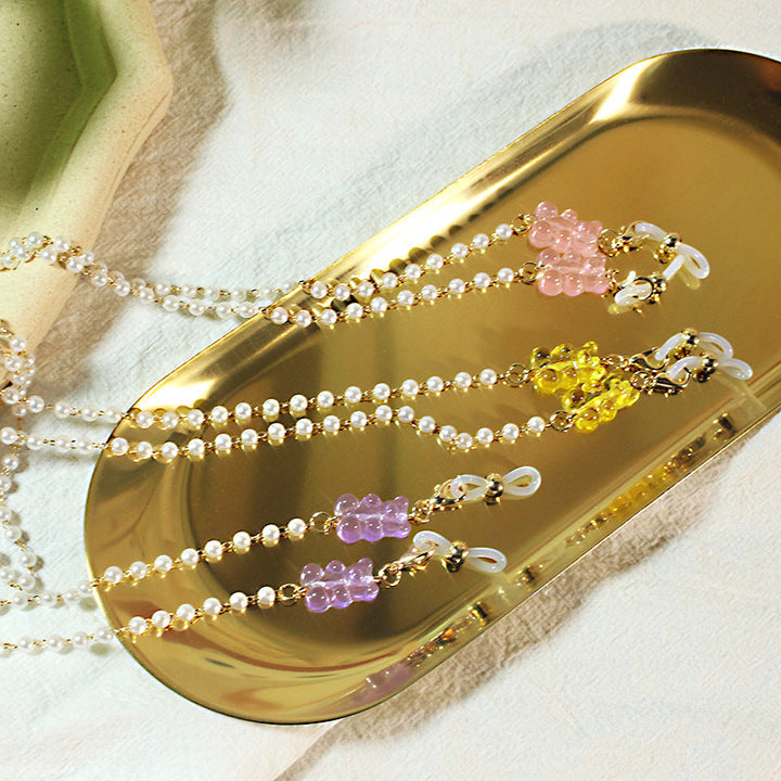 Women's elegant pearl glasses chain, a stylish eyewear accessory.