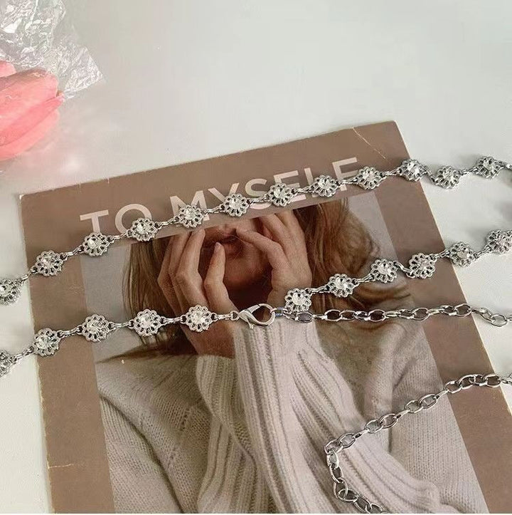 Fashionable women's pearl necklace with delicate heart charms, perfect for gifting, enhances any outfit.