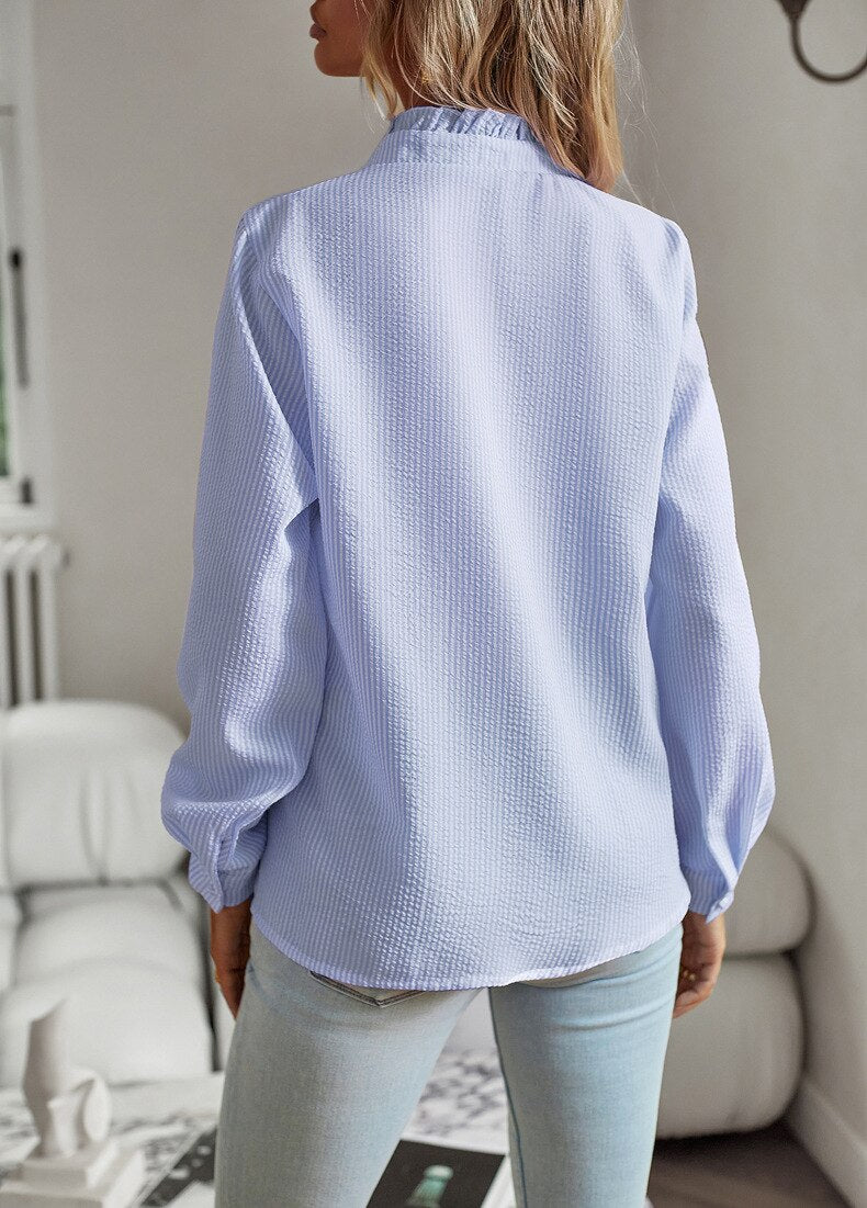Elegant women's shirt with feminine ruffles and long sleeves, a versatile piece for any occasion.