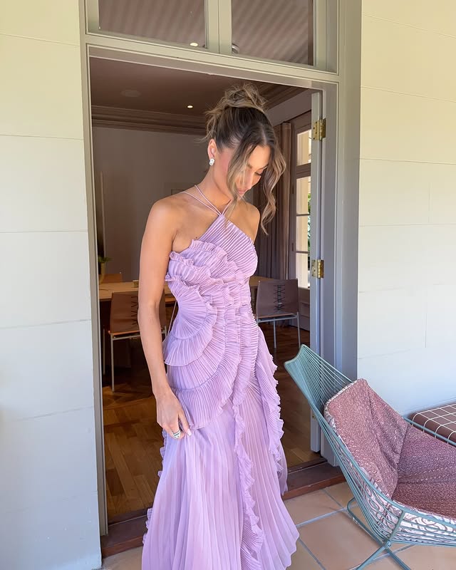 Stunning women's ruffle maxi dress featuring a chic halter neck, an elegant choice for summer and special events.