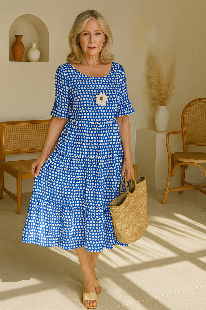 Stylish women's relaxed short-sleeve midi dress, elegant and comfortable, perfect for summer casual or chic looks.