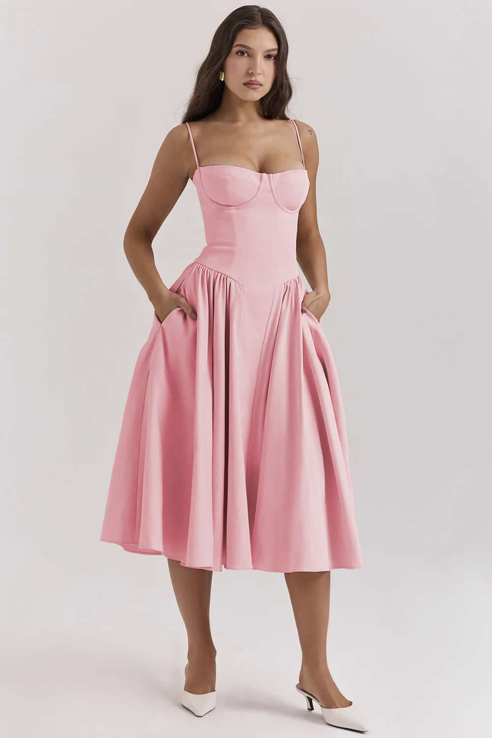 Elegant sleeveless women's midi dress, fitted corset style. A chic choice for any event.